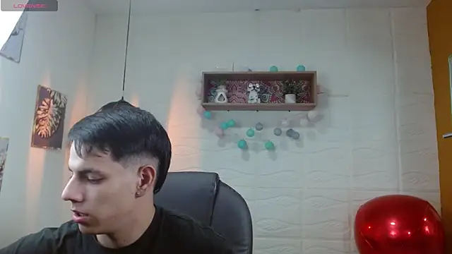 Snapshot of RoaSexi25 chatting on March 27, 3:15 am RoaSexi25 online show from March 27, 3:15 am