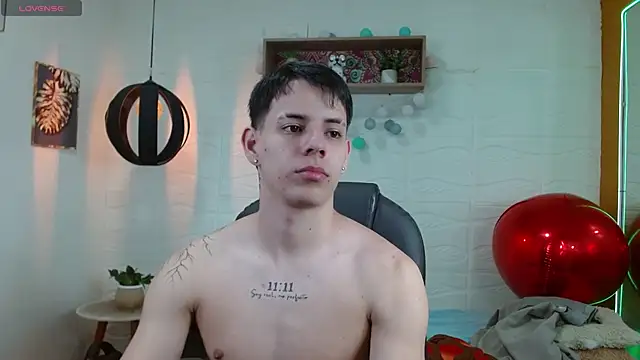 Snapshot of RoaSexi25 chatting on March 31, 1:18 am RoaSexi25 online show from March 31, 1:18 am