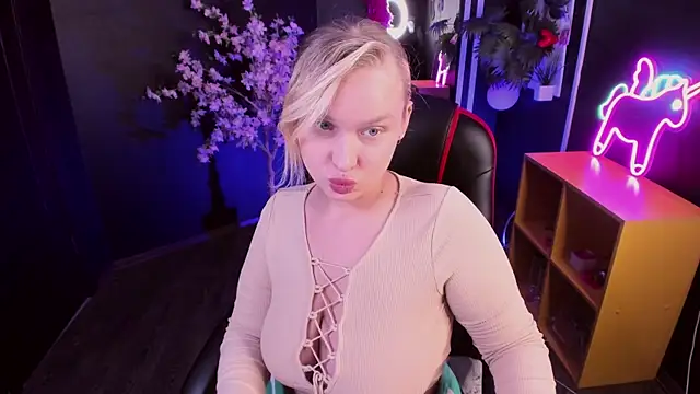 Snapshot of angelic_coy chatting on May 26, 10:35 am angelic coy online show from May 26, 10:35 am