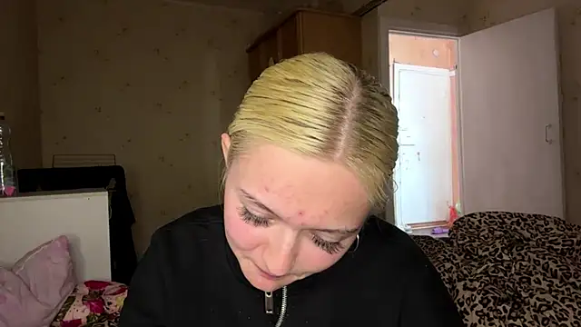 Sophia Blonde online show from May 4, 3:59 pm