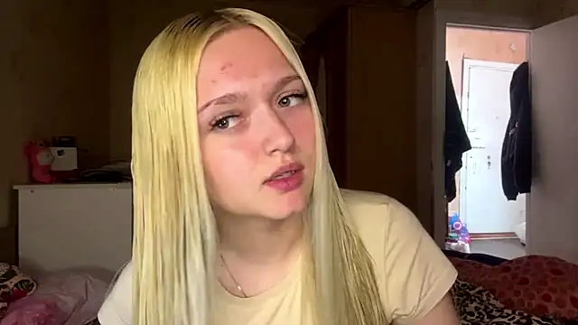 Sophia Blonde online show from May 12, 4:24 pm