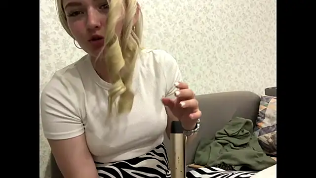 Sophia Blonde online show from May 18, 4:56 pm
