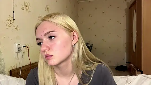 Sophia Blonde online show from April 6, 4:52 pm