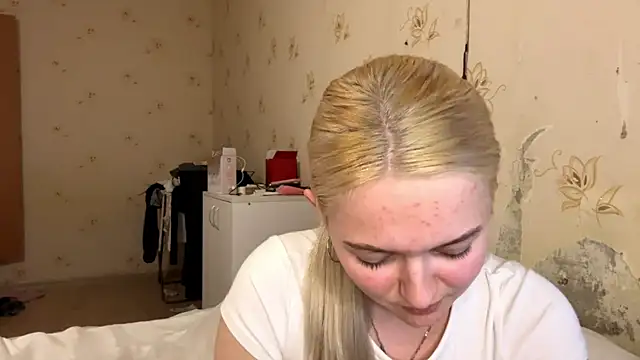 Sophia Blonde online show from April 5, 4:35 pm