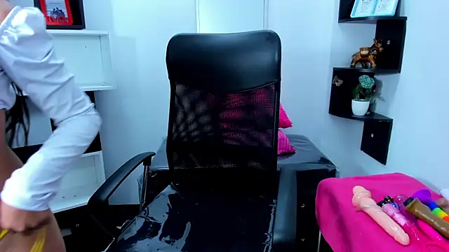 CharlotePetite  online show from June 17, 8:41 pm