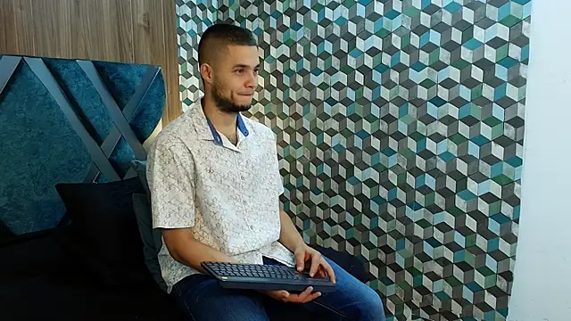 Joaho Fernandez online show from June 14, 9:49 pm