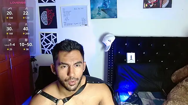 Snapshot of romanpearce_ chatting on June 20, 10:48 pm romanpearce online show from June 20, 10:48 pm
