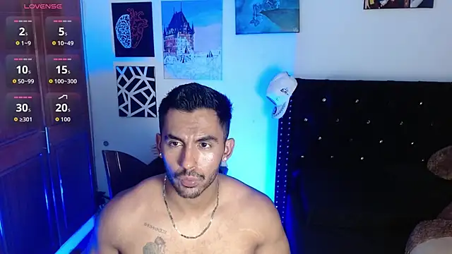 Snapshot of romanpearce_ chatting on July 14, 6:25 pm romanpearce online show from July 14, 6:25 pm