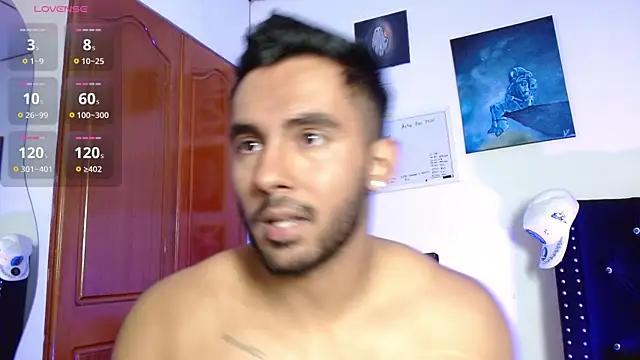 Snapshot of romanpearce_ chatting on June 19, 9:09 pm romanpearce online show from June 19, 9:09 pm