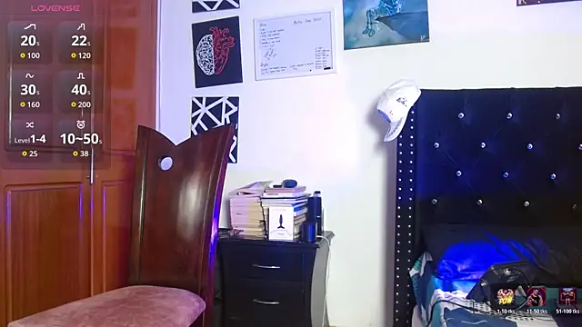 Snapshot of romanpearce_ chatting on June 10, 9:05 pm romanpearce online show from June 10, 9:05 pm