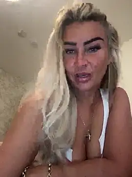 Snapshot of Irishdomgypsy chatting on March 27, 7:26 pm Irishdomgypsy online show from March 27, 7:26 pm