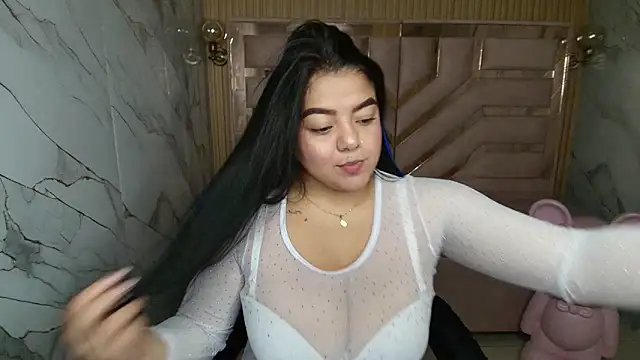 luna  r  online show from May 5, 7:39 pm