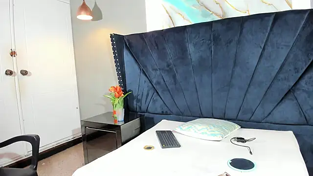 Snapshot of Sara_Hanks chatting on March 28, 2:18 pm Sara Hanks online show from March 28, 2:18 pm