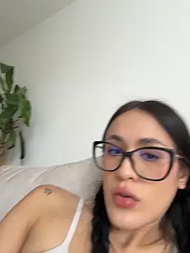 SerenaFox  online show from April 21, 7:31 pm