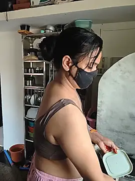 HeartlessGirl online show from June 20, 9:25 am