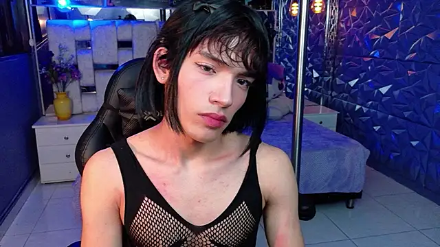 Snapshot of IsaacNovaa chatting on May 15, 9:51 am IsaacNovaa online show from May 15, 9:51 am