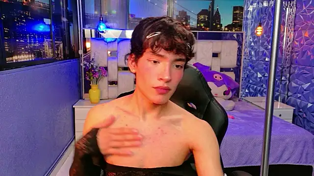 IsaacNovaa online show from April 16, 9:39 pm