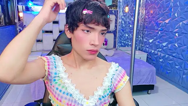 IsaacNovaa online show from April 25, 12:30 pm