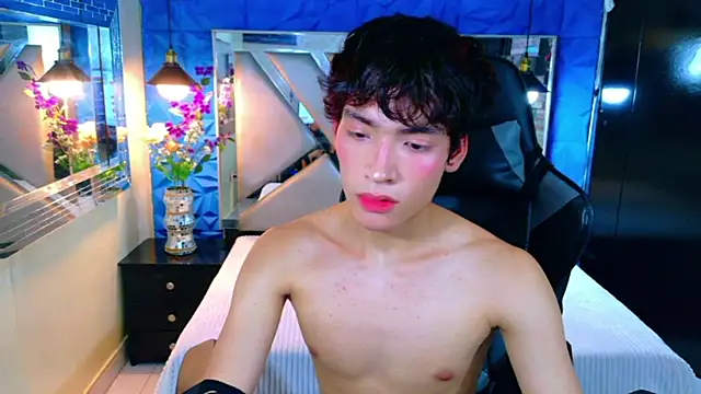 IsaacNovaa online show from March 28, 7:15 pm