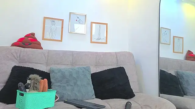 Snapshot of CharlotteCopper_ chatting on June 1, 10:26 am CharlotteCopper online show from June 1, 10:26 am