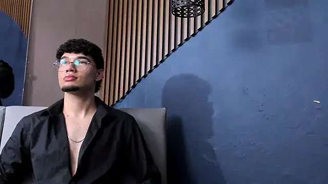 TysonLara online show from April 5, 11:00 pm