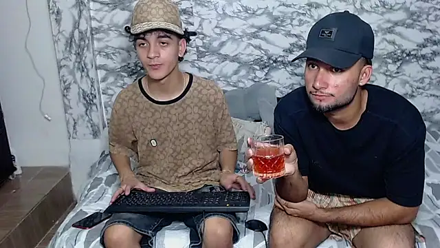 Snapshot of escanor_ar chatting on March 25, 2:23 am escanor ar online show from March 25, 2:23 am