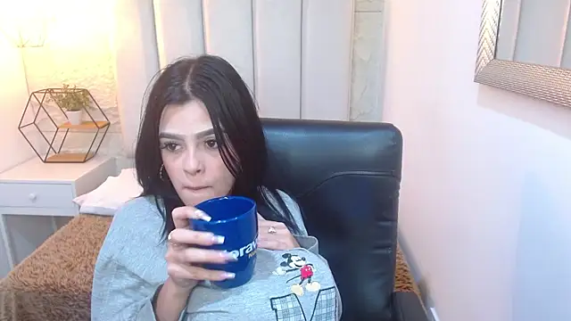 mia velvetk online show from May 8, 7:56 am