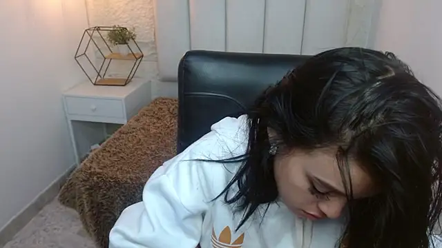 mia velvetk online show from April 21, 3:02 am