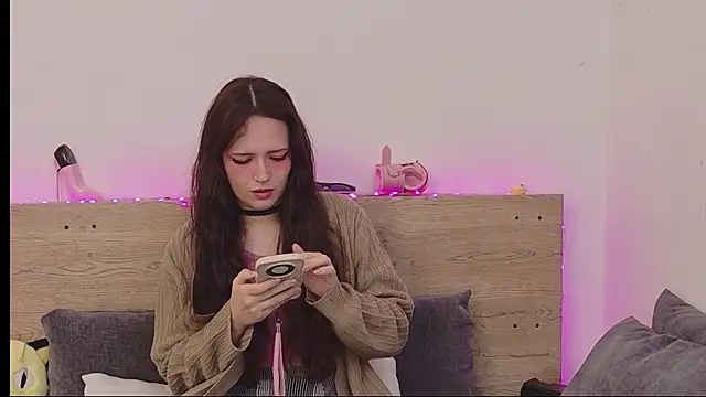 Sweet Alice S online show from April 25, 9:45 am