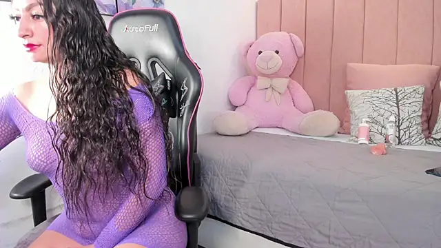 Snapshot of natalia_vela chatting on June 17, 1:21 pm natalia vela online show from June 17, 1:21 pm
