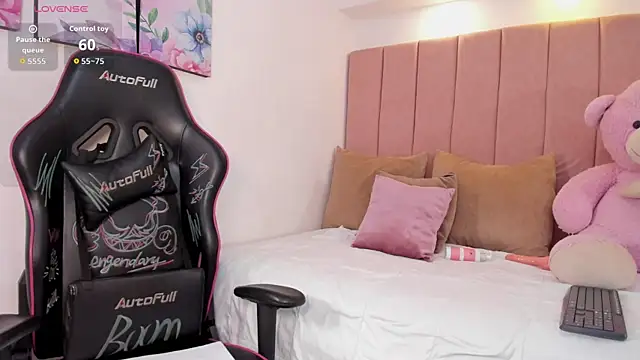 Snapshot of natalia_vela chatting on June 3, 2:33 pm natalia vela online show from June 3, 2:33 pm