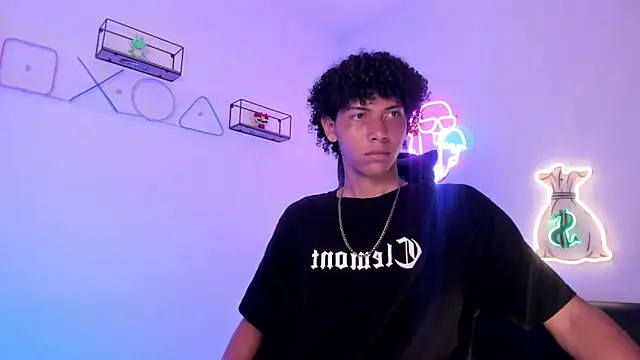 Snapshot of Eletry_01 chatting on March 27, 7:48 pm Eletry 01 online show from March 27, 7:48 pm