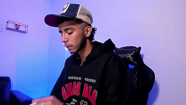 Red 4KT online show from March 25, 9:46 pm