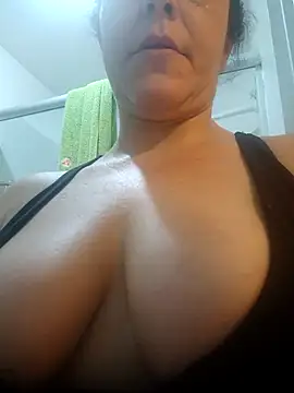 Snapshot of sunshine851 chatting on July 15, 10:28 pm sunshine851 online show from July 15, 10:28 pm