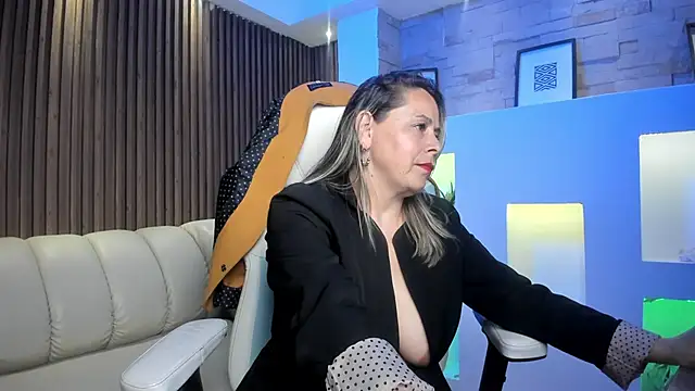 Snapshot of Cinthya_roberts chatting on April 6, 7:48 pm Cinthya roberts online show from April 6, 7:48 pm