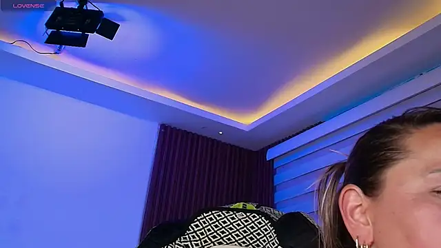 Snapshot of Cinthya_roberts chatting on May 19, 7:21 pm Cinthya roberts online show from May 19, 7:21 pm