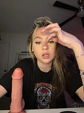 peachesncreamyy online show from May 5, 3:20 am