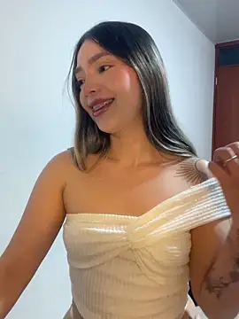 Snapshot of Catalina_bel chatting on June 18, 4:22 am Catalina bel online show from June 18, 4:22 am