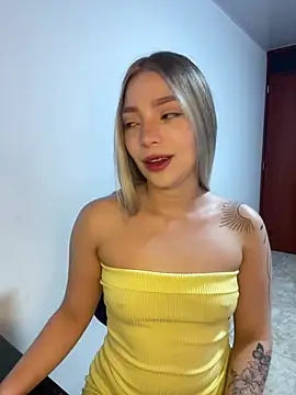 Snapshot of Catalina_bel chatting on July 1, 2:45 am Catalina bel online show from July 1, 2:45 am