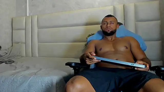 Snapshot of Dark_lennox chatting on May 12, 12:11 pm Dark lennox online show from May 12, 12:11 pm