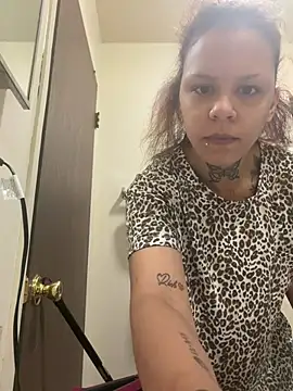 Honeyy bunzzxoxo online show from April 18, 4:42 pm