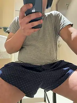 usemehowyoulike96 online show from March 26, 12:42 am