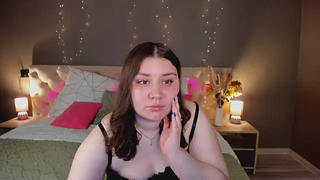 Maya Raay online show from April 9, 1:18 am