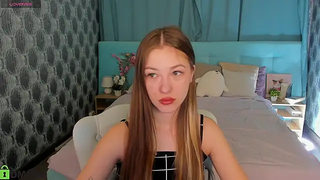 Miss Shanel online show from April 11, 1:02 am