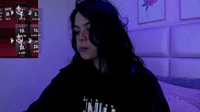 Snapshot of Kikii_1 chatting on June 4, 5:23 am Kikii 1 online show from June 4, 5:23 am