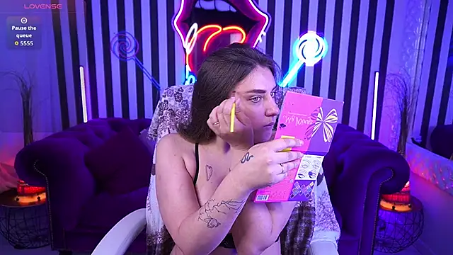 HeyKitten online show from June 7, 7:30 pm