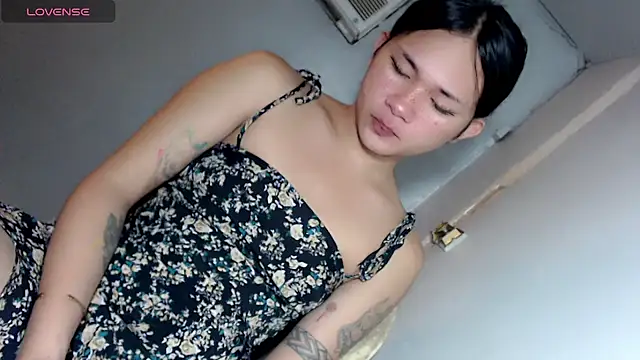 QUEEN ASTRAL TRAVEL online show from April 8, 6:09 pm