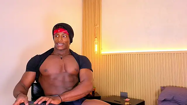 Snapshot of maxmuscle10 chatting on June 4, 7:35 am maxmuscle10 online show from June 4, 7:35 am