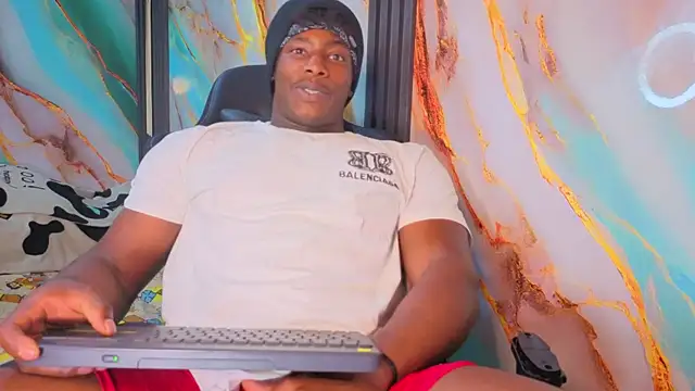 Snapshot of maxmuscle10 chatting on May 25, 3:11 pm maxmuscle10 online show from May 25, 3:11 pm