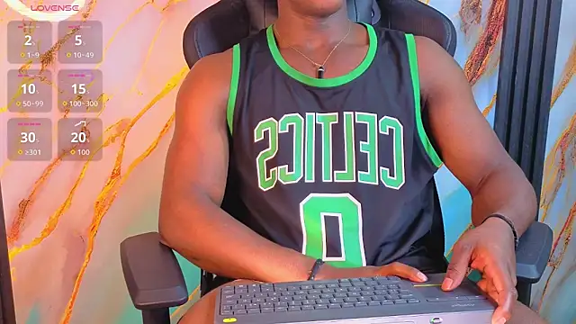 maxmuscle10 online show from April 14, 7:30 pm